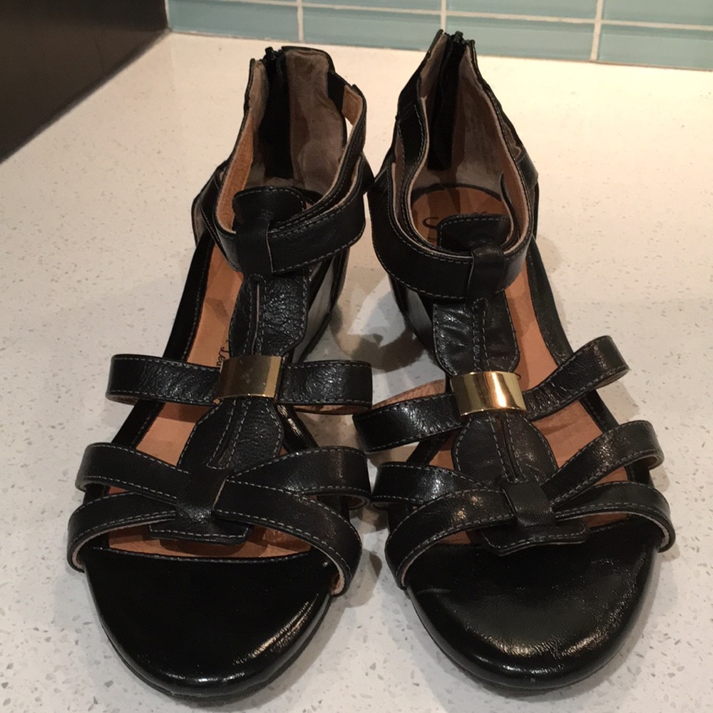Sofft black leather gladiator sandals, size 7.5.